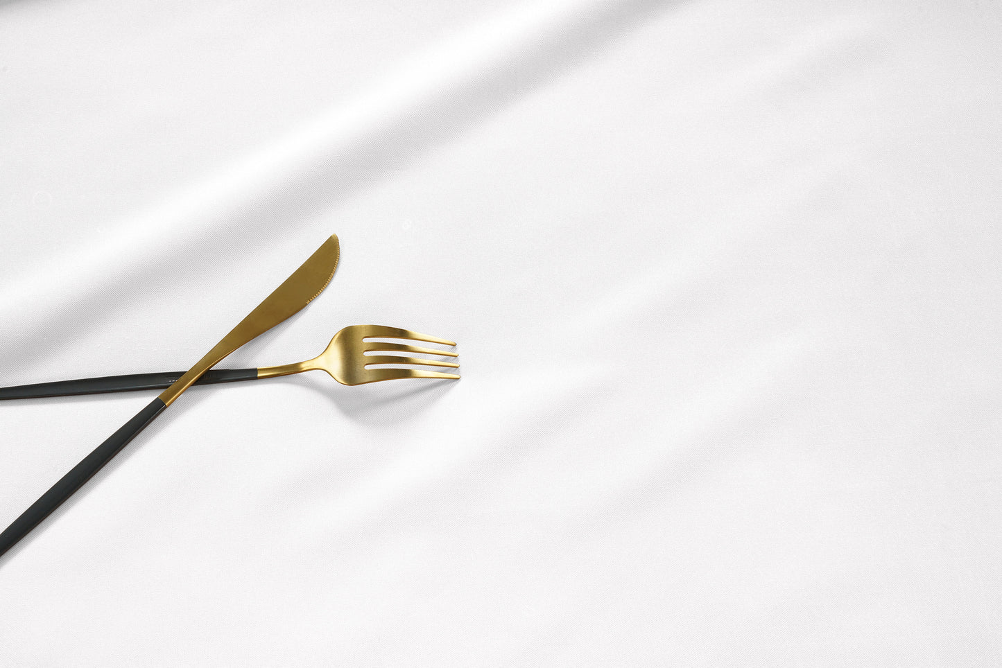 Solid Tablecloth 6 seat 152x213cm - White