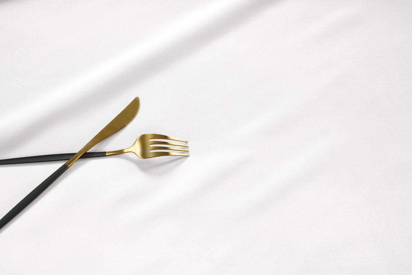 Solid Tablecloth 4 seat 152x152cm - White