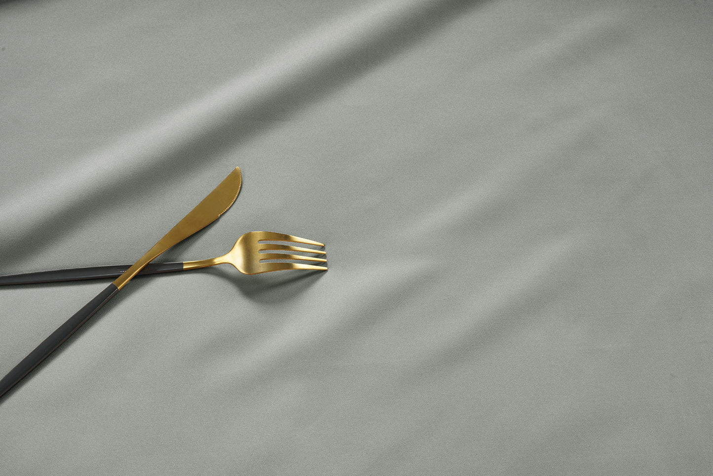 Solid Tablecloth 4 seat 152x152cm - Silver