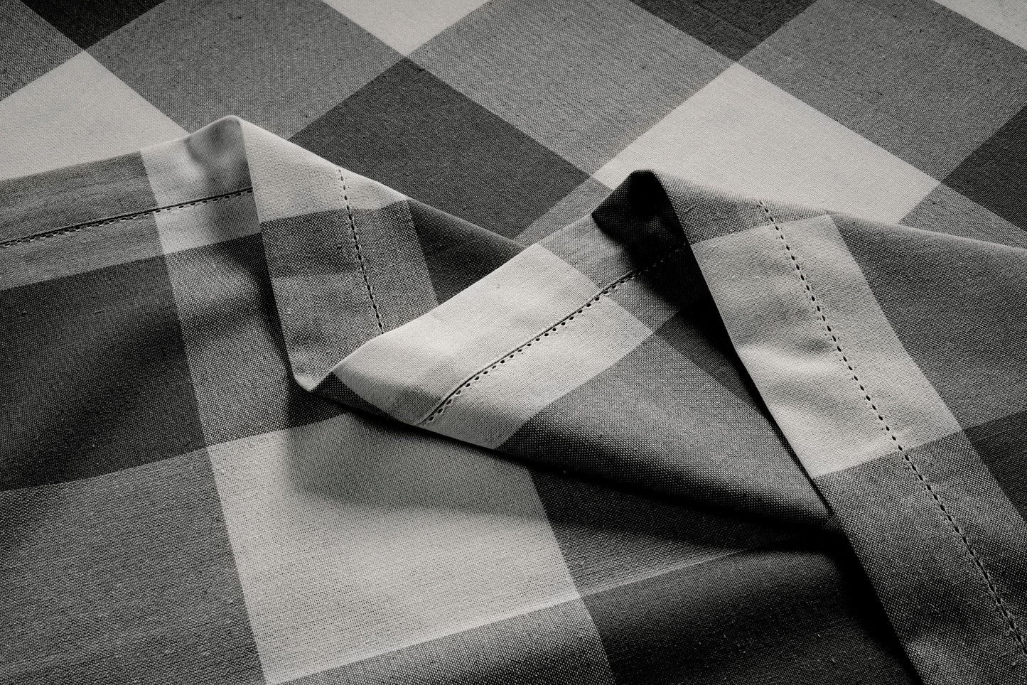 100% Cotton Tablecloth 10 seat 150x304cm - Black White Check